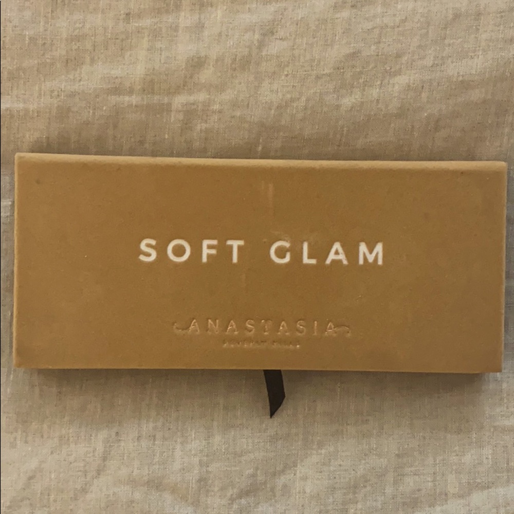 Anastasia Beverly Hills Soft Glam Palette